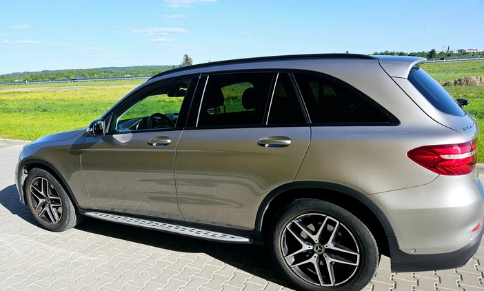 Mercedes-Benz GLC cena 165000 przebieg: 91214, rok produkcji 2019 z Koszalin małe 211